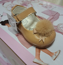 Load image into Gallery viewer, Camel shoes